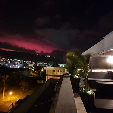 Rooftop - L'Appartement En Haut Saint-Denis Luaran gambar