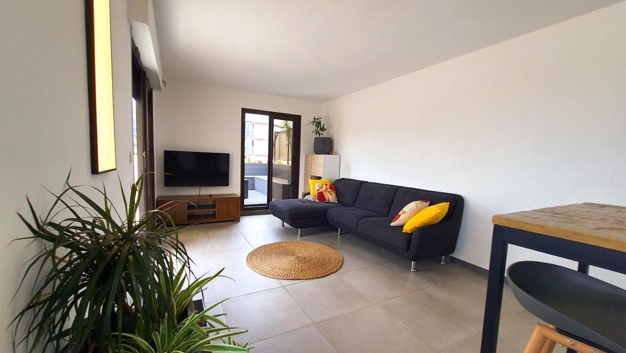 Rooftop - L'Appartement En Haut Saint-Denis Luaran gambar