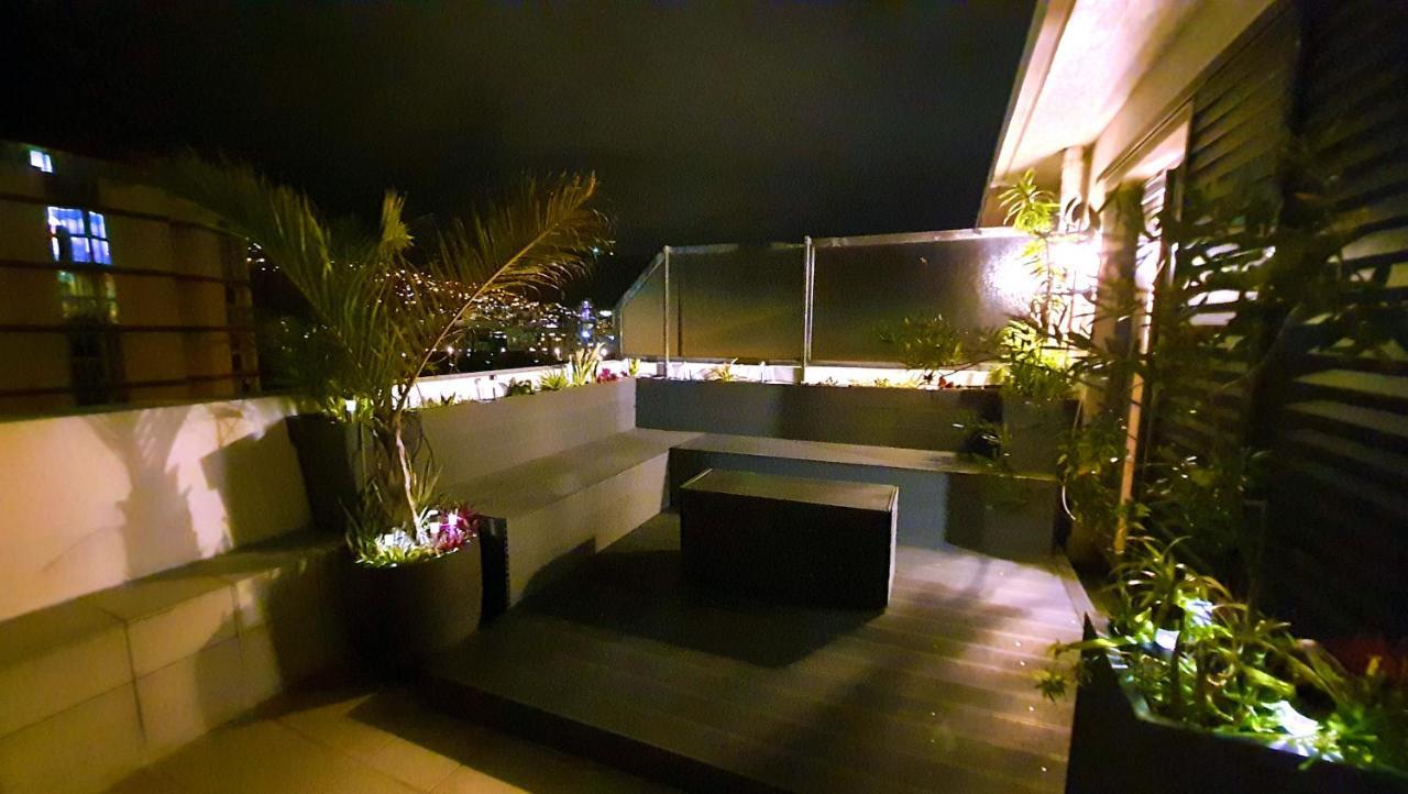 Rooftop - L'Appartement En Haut Saint-Denis Luaran gambar