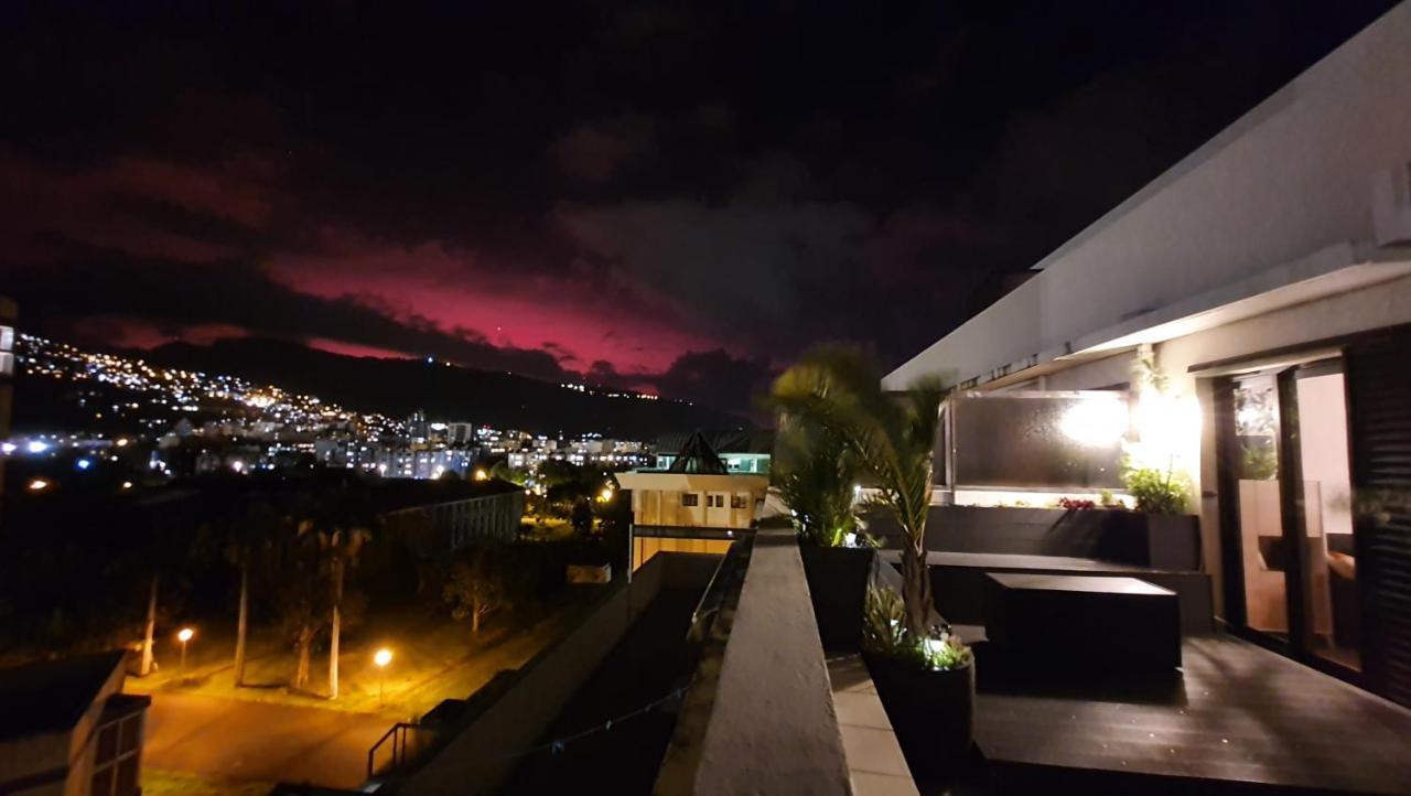 Rooftop - L'Appartement En Haut Saint-Denis Luaran gambar